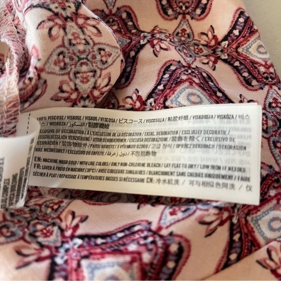 Hollister Rayon Wrap Romper size small GUC - Picture 7 of 10